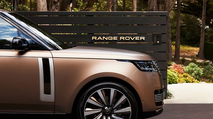 Range_Rover_SV_Q3