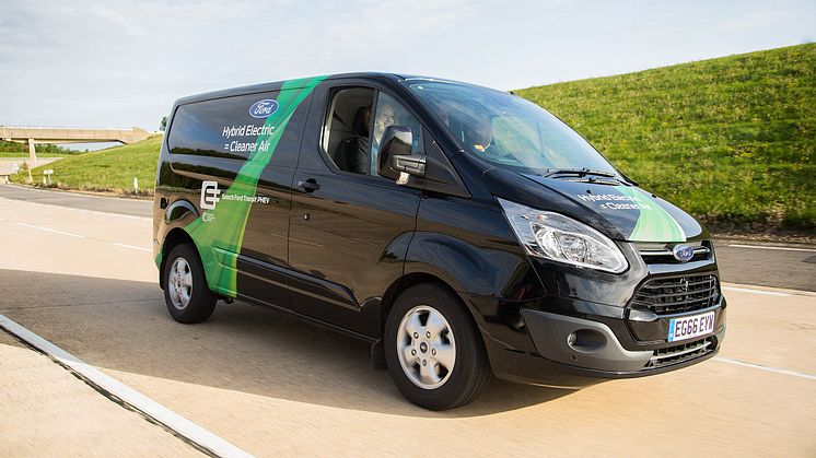 A Ford Transit Custom PHEV környezetbarát városi áruszállító programja már Valenciában is