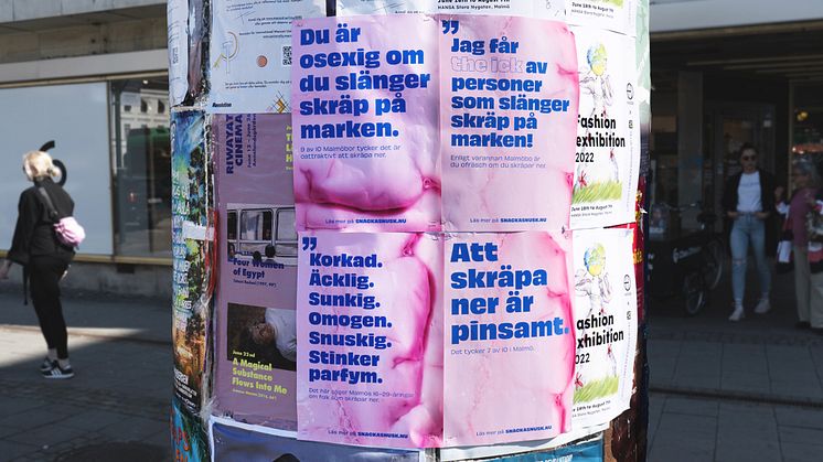 Posters i Malmö med Malmöbornas tankar om folk som skräpar ner