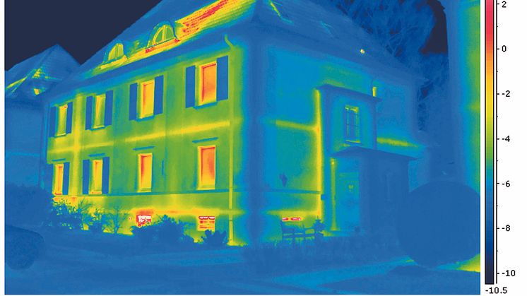Von außen sind viele Häuser gleich. Durch eine Thermografie werden die Wärmeverluste sichtbar.
