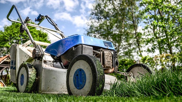 Experttips från Gräsklipparknivar.se: Så håller du din robotgräsklippare i toppskick