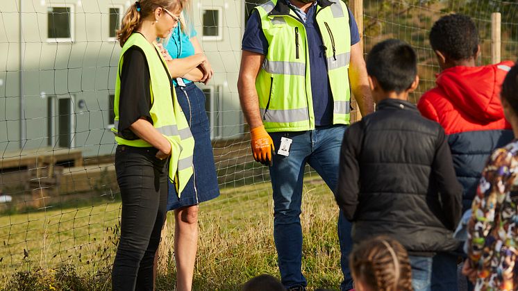 Barn från Rosengårdsskolan på besök på projektet BoKlok Botildenborg, Västra Kattarp, Malmö. 