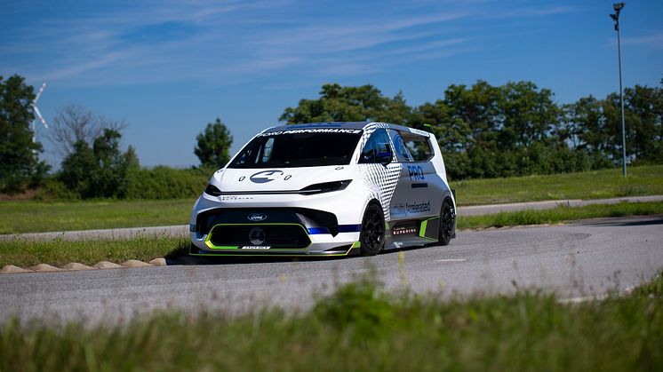 Ford Pro Electric SuperVan 2022 (2)
