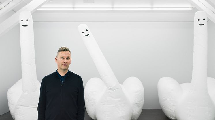 David Shrigley - Exhibition of giant inflatable swan-things 3