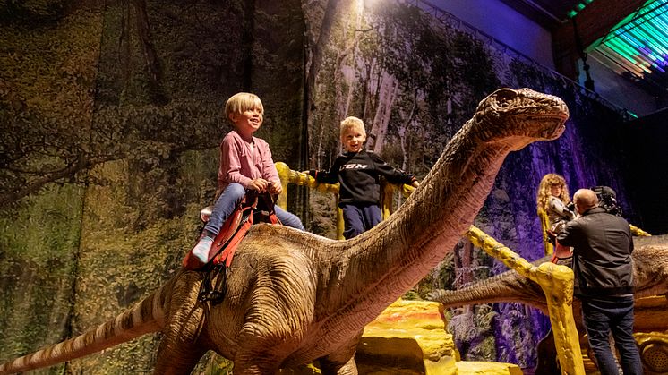 Lär, upplev, inspireras och upptäck på dinosarieutställningen i Skellefteå.
