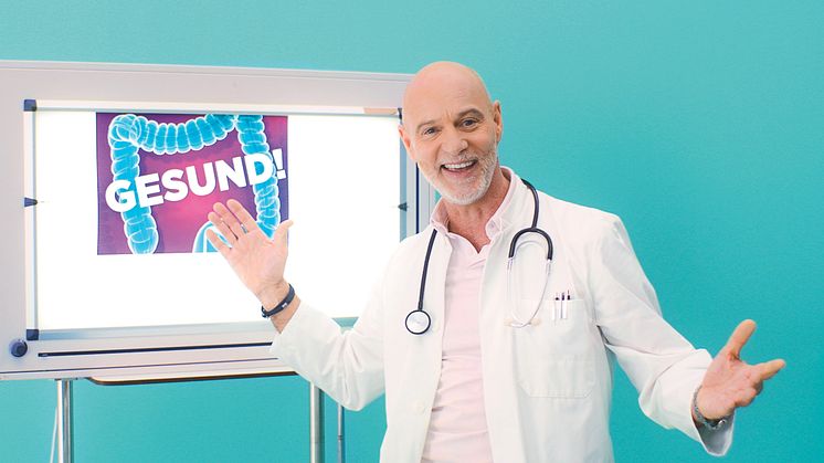 Simon Licht als Arzt im TV-Spot zum Darmkrebsmonat März 2022