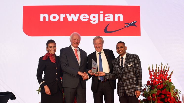 CAPA palkitsi Norwegianin Vuoden lentoyhtiö -palkinnolla 12.10.2017 Lontoossa.