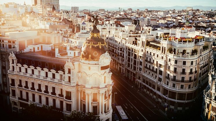 Kvällsvy över Gran Vía i Madrid. Foto: Shutterstock.
