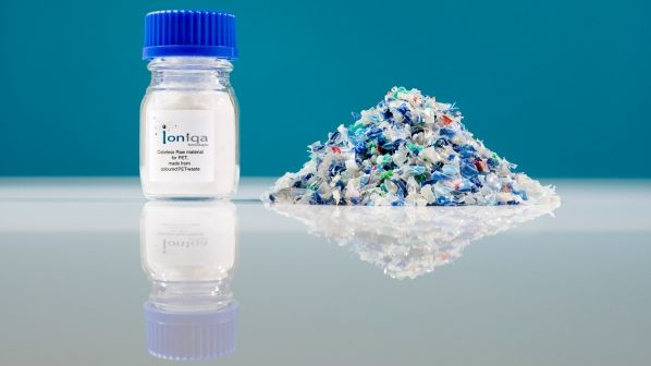  Ioniqan teknologia mahdollistaa mm. värillisen PET-pulloroskan uusiokäytön elintarviketasoisena pakkausmateriaalina. Aiemmin tällaisia pakkauksia ei ole voitu kierrättää juomapulloihin.