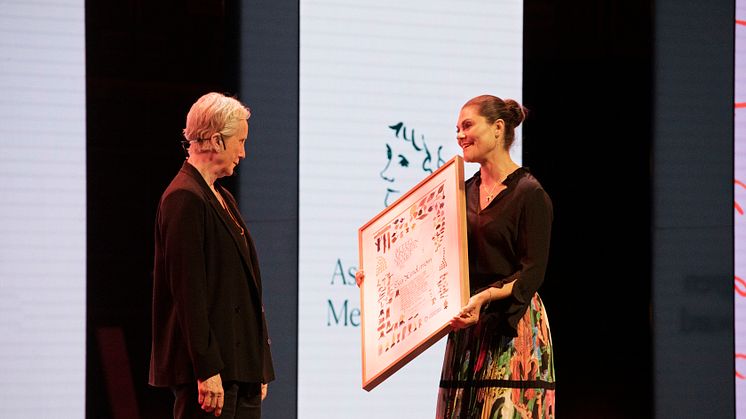 Eva Lindström recieving the world’s largest literature award, the Astrid Lindgren Memorial Award, from H.R.H. Crown Princess Victoria.