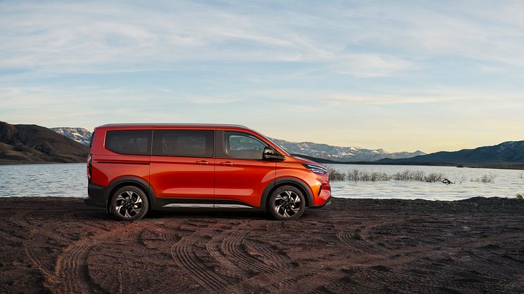 2022 Ford Tourneo Active (2)