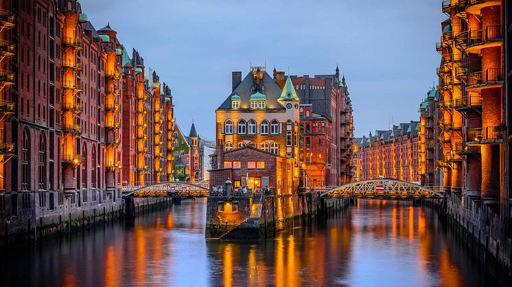 Tyskland scorer point for sine mange second cities. Her er det Hamborg, der især er kendt for sin imponerende havn, mange broer, museer og gallerier.
