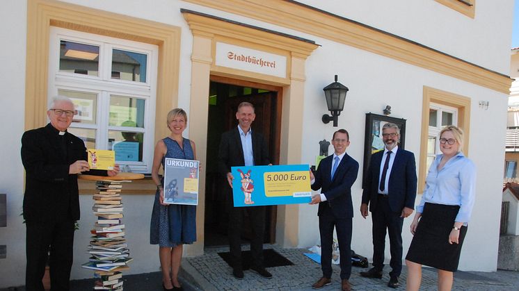 Bibliothekspreis für Stadtbücherei Altötting - Bayernwerk unterstützt Einrichtung mit 5.000 Euro