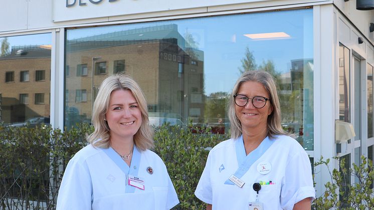Sjuksköterskorna Lina Viklund och Anne Marie Österdahl är några av de medarbetare som kommer att informera om blodgivning under Blodomloppet. 