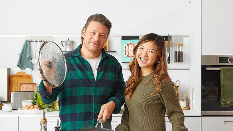 Jamie Oliver kocht mit Kitchen Stories Gründerin Mengting Gao 