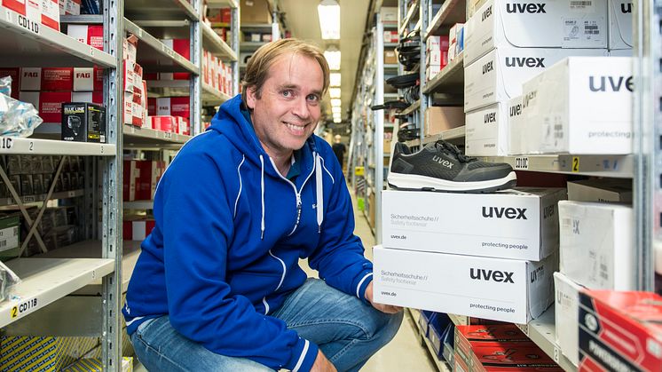 GODT SKODD: Lagersjef i MECA, Tor Erik Myrvold, har bare gode ord om de nye lettvektskoene fra Uvex og Skydda. 