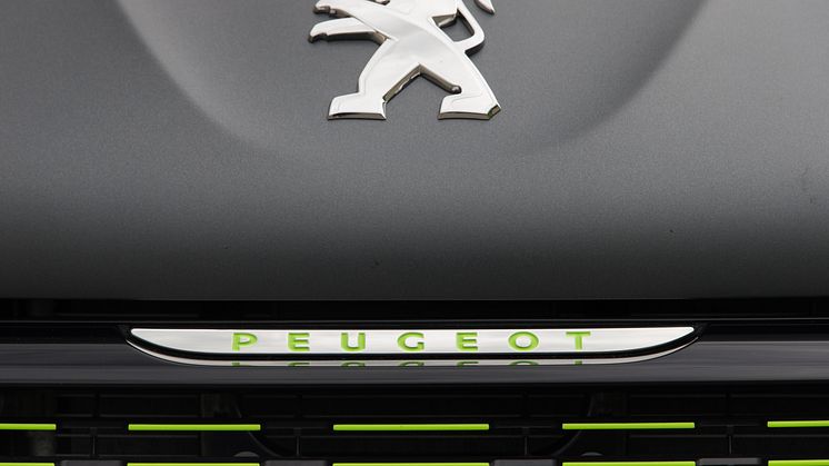 Premiär för Peugeot 208 klädd i ”haute couture” lack 