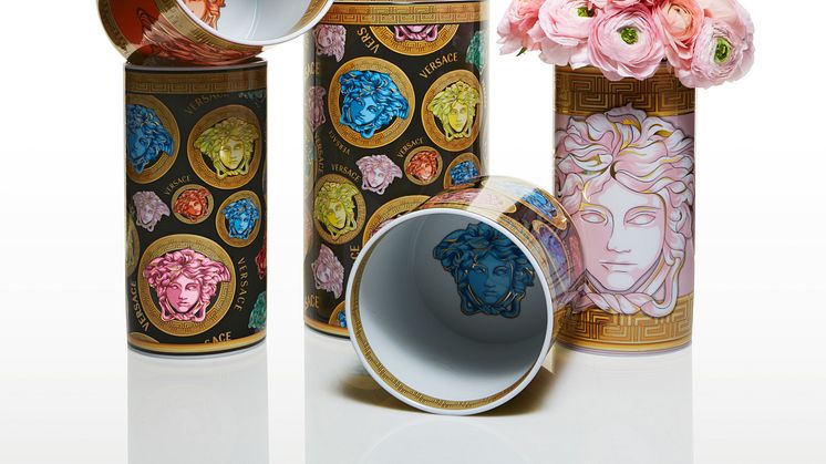 The Medusa Amplified collection visualises Donatella Versace's passion for hip-hop and, with 30 colours, is considered as one of Rosenthal's most challenging décors.