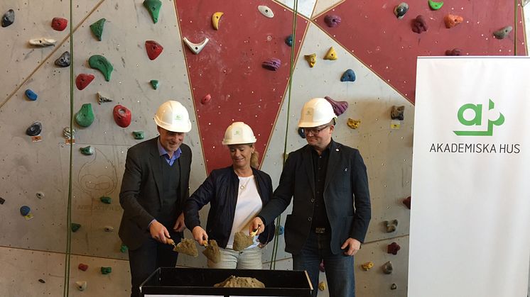 Första spadtaget för Campus Umeås nya klätterhall