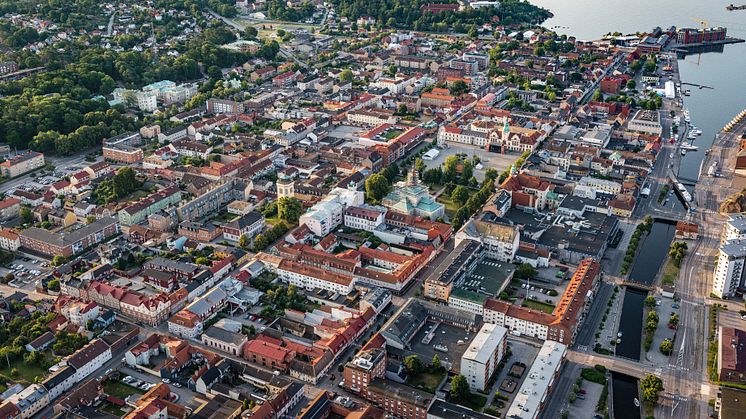 Karlshamns kommuns näringslivsfrågor, etableringar, detaljplaner, bygglov och strandskyddsdispenser bereds och förhandlas under utskottets möte.