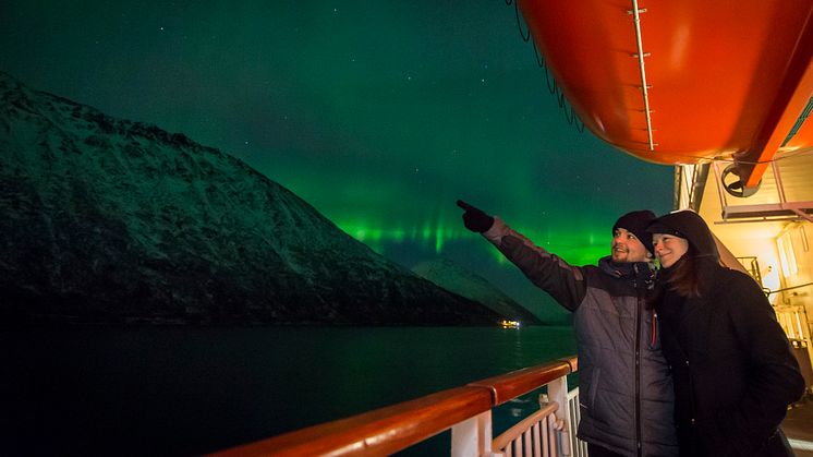 Guests admiring the Northern Lights in Norway with Hurtigruten. Photo: Ørjan Bertelsen.
