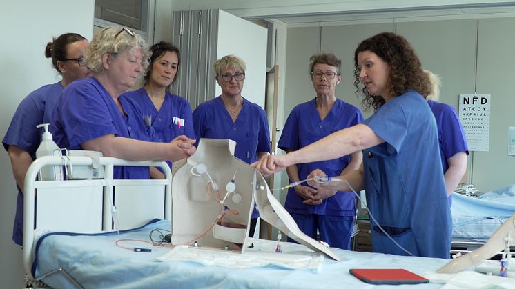 Högskolan Väst snabbutbildar sköterskor i intensivvård