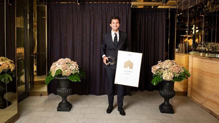 Guld på Guldhemmet – Bjurforsmäklaren Daniel Adelsson vann priset Årets lägenhetsmäklare 2020.