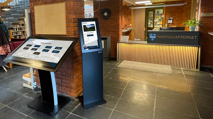 Besøkende til rådhuset i Ullensvang kommune blir effektivt tatt i mot av digitale løsninger