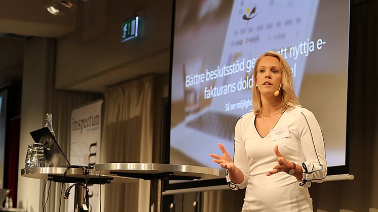 Sabina Johansen, strategisk rådgivare på InExchange, konstaterar att tjänsten Inköpsanalys tar tillvara på datan som finns i e-fakturan och ger nya insikter i inköpsprocessen. Foto: Per Gustafsson