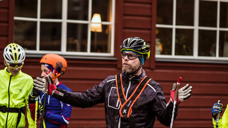 Jonas Lindqvist, tränare Funäsdalens IF, utanför hotell Fjällgården i Ramundberget. 