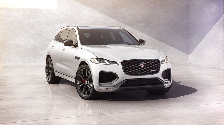 Jag_F-PACE_22MY_02_R-Dynamic_Black_Exterior_Front_3-4_110821