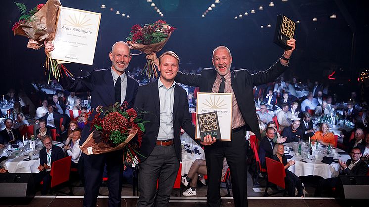 Årets Företagare i Västra Götaland 2023 är Tom Nilsson och David Ekelund, Icebug AB. Årets Unga Företagare i Västra Götaland 2023 är Svante Olsson, ElektroSkutt AB. Fotograf: Emma Ekstrand