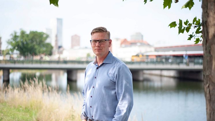 Andreas Holmgren, hållbarhetschef på Byggfirman Otto Magnusson, redogjorde för LFM30. 170 är anslutna varav 39 byggherrar har påbörjat projekt i syfte att bygga i Malmö senast 2030. Bild: Byggfirman Otto Magnusson