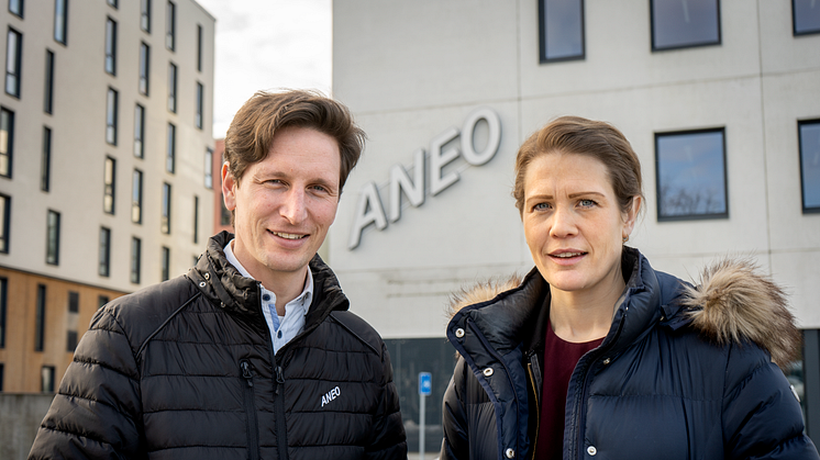 Mathew Creese (t.v.), balanse- og portefølje-spesialist, og Ragnhild Remmen Bull, avdelingsleder Energy Management Services i Aneo, tar stadig nye markedsandeler i Sverige. 