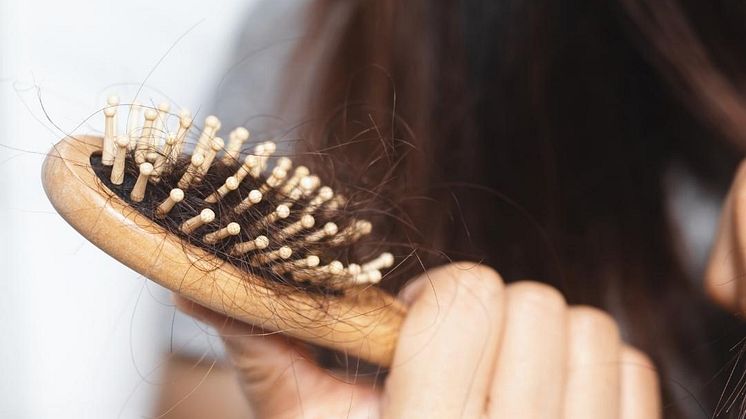 Svenskarnas vanligaste hårproblem – tappar mycket hår
