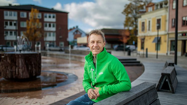 Jens Isemo, vd på Linde energi, i Flugparken i centrala Lindesberg. Foto: Linde energi