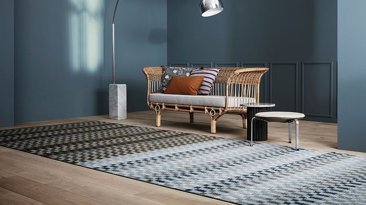Poetry is one of the rugs in the collection, and just like the name of the collection, a lot of Poetry’s allure lies in the transitions of the colors, where the yarn is woven together, tone by tone.