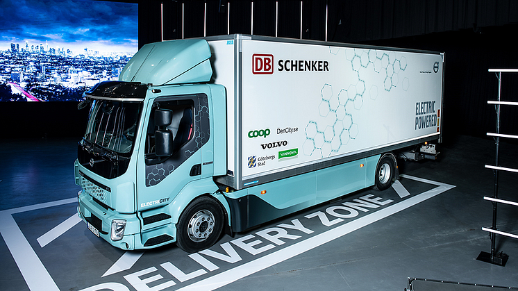 DB Schenker först att köra Volvo Trucks nya elektriska distributionslastbil i daglig trafik