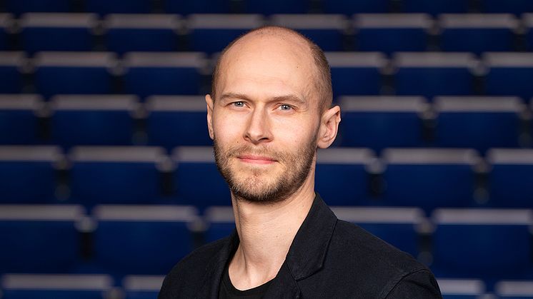 Erik Eje Almqvist är ny redaktör i Bokmässans programgrupp. / Foto: Emmy Jonsson.