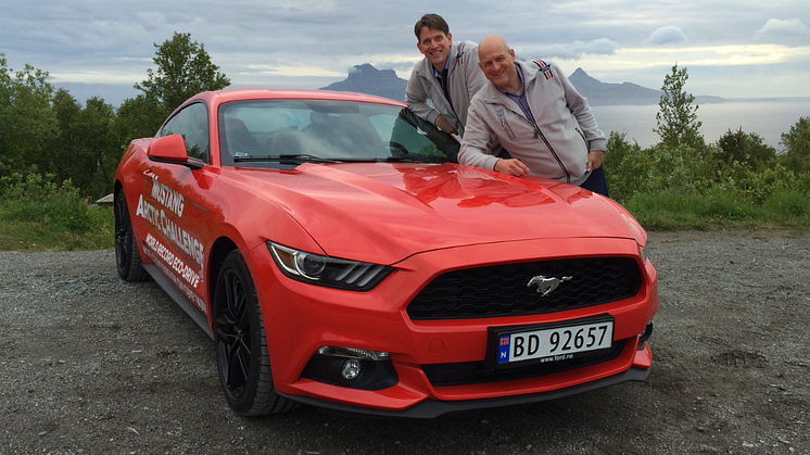 Knut og Henrik vil sette verdensrekord med sportsbilikonet Ford Mustang