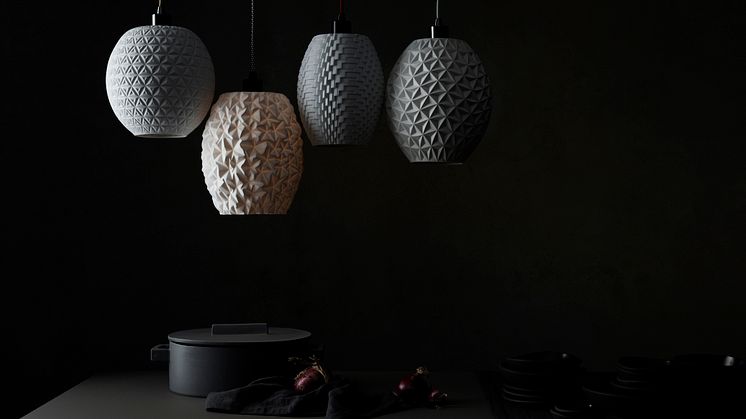 Extraordinary and versatile: Rosenthal translates the "Phi" design by Cairn Young into a vase collection as well as a complete lighting concept consisting of pendants, table and scented lights.