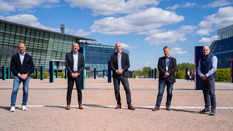 Fra venstre: Ove Fredheim, Telenor; Otto Frøseth, Investinor; Lars Bakken, Telenor; Ole Christian Olssøn, Tellu; Inge Hovd Gangås, SINTEF Venture (Foto: Magnus Biringvad, SINTEF)