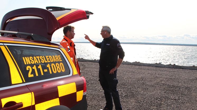 Arbete pågår för att begränsa skadorna av oljeutsläppet vid Piteå hamn
