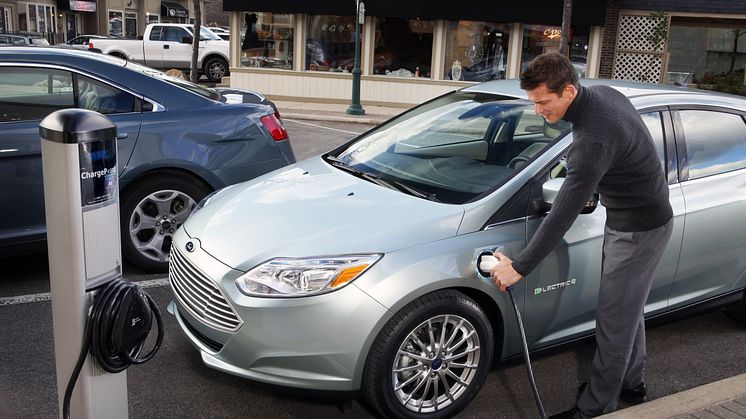 Fords första personbil med nollutsläpp – den helt nya Focus Electric – visas på bilsalongen i Genève