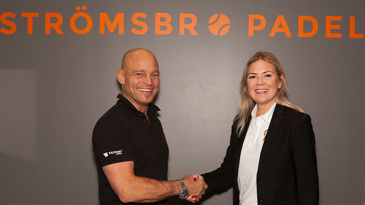 Bato Hibner, Strömsbro Padel, och Sarah Axner Kock, TBS Gävle, är överens om detaljerna i samarbetsavtalet.