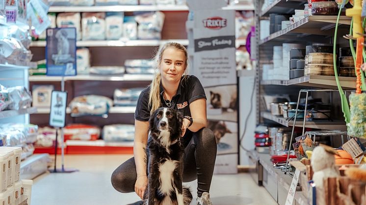 Stina Wilhelmsson snart 22 år och delägare för en djurbutik och styrelseledamot i Zoorf.
