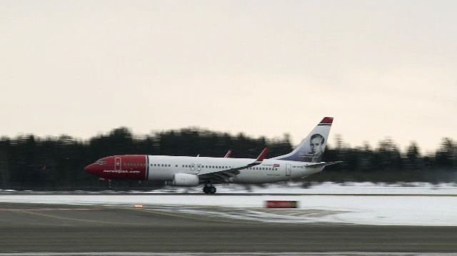 Norwegians LN-DYC landar på Oslo Gardemoen, Norge