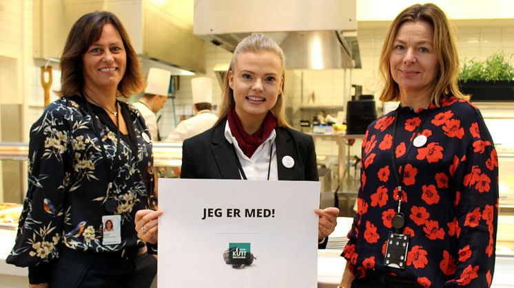 Fra venstre: Anne Marie Schrøder, Ida Silseth og Anne-Grete Haugen jobber aktivt for å redusere matsvinn i NHO-bygget. Nå sparker de igang KuttMatsvinn-uken for å få de ansatte i bygget med på laget.  (Foto: Anne Birgitte Hjelseth/NHO)