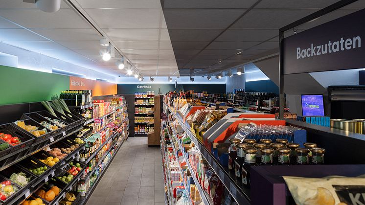 Photo: Paul Gerdes. Left with customer traffic, right without customers. The Organic Response lighting control system installed by LTS enables enormous energy savings through presence-based lighting control.
