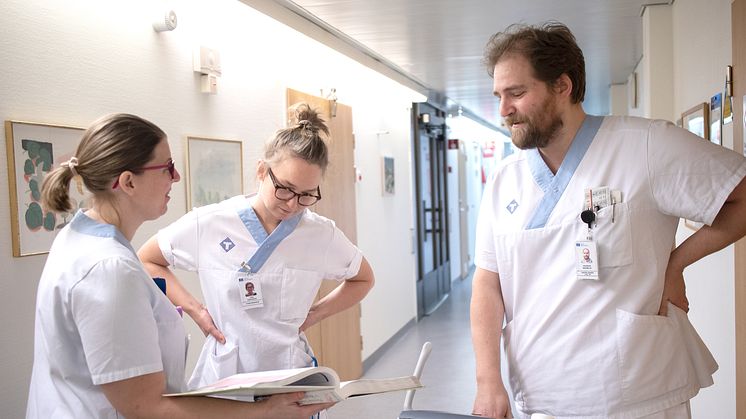 Ett av teamen, som bland annat består av sjuksköterska Anna Viktorsson, fysioterapeut Lisa Karlsson och läkare Andreas Wermelin, träffas dagligen.
